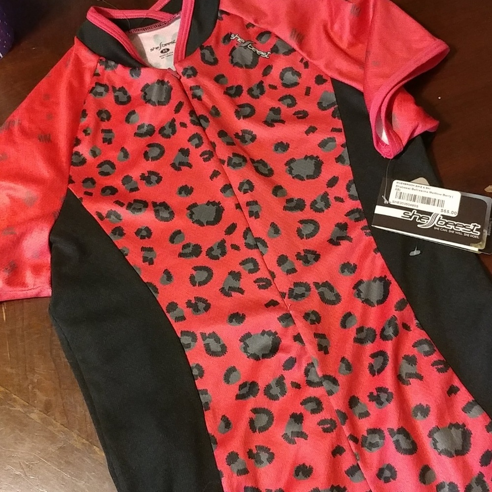 Cycling Shebeest BellaWic top activewear